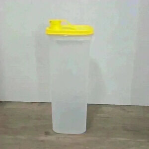 Nwt Tupperware Orange Juice Container 8995D with pulp  strainer